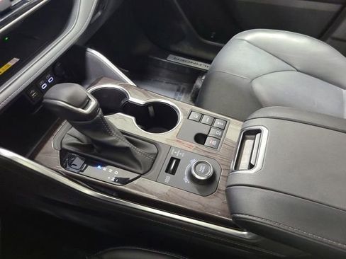 Certified 2024 Toyota Highlander Limited AWD/4WD image 32