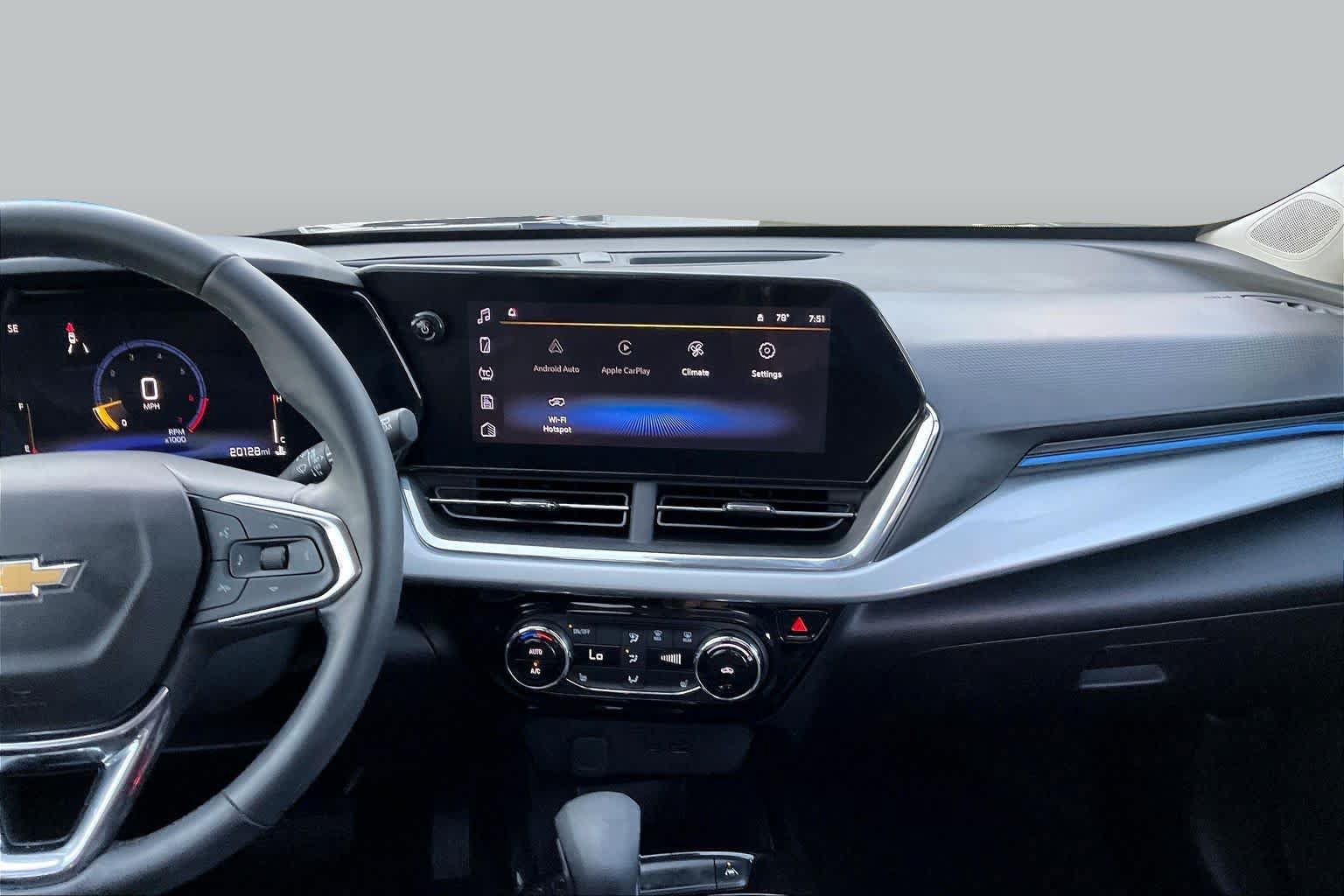Used 2025 Chevrolet Trax LT w/ Driver Confidence Package FWD image 8