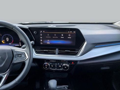 Used 2025 Chevrolet Trax LT w/ Driver Confidence Package FWD image 8