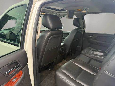 Used 2012 Chevrolet Avalanche LTZ AWD/4WD image 31