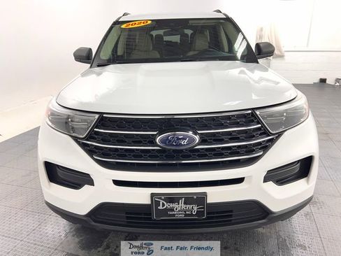 Used 2020 Ford Explorer XLT w/ Comfort Package RWD image 2