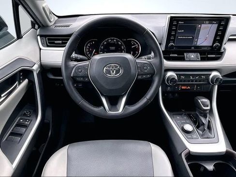 Used 2020 Toyota RAV4 Limited AWD/4WD image 8
