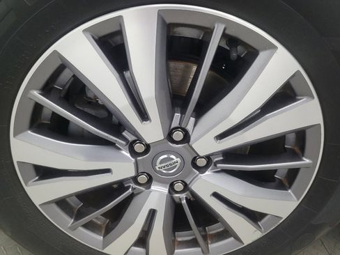 Used 2020 Nissan Pathfinder SL AWD/4WD image 31