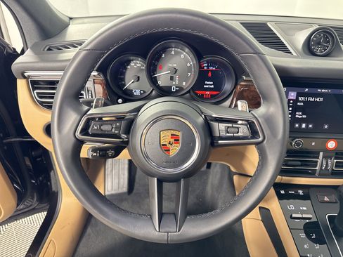 Certified 2026 Porsche Macan image 18