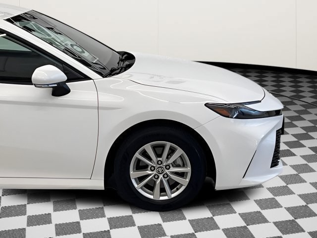 Used 2025 Toyota Camry LE FWD image 8