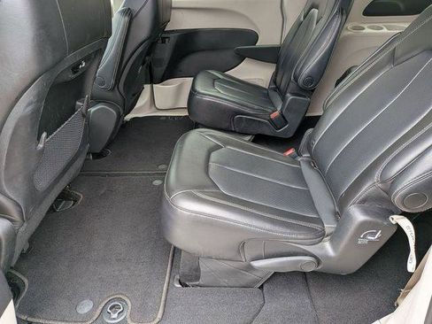 Certified 2023 Chrysler Pacifica Touring-L FWD image 24
