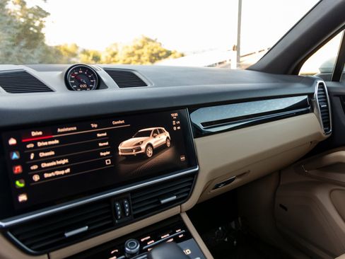 Certified 2023 Porsche Cayenne S image 35