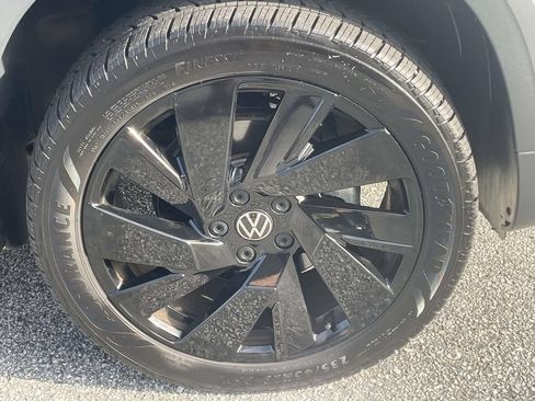 Certified 2024 Volkswagen Taos SE AWD/4WD image 8