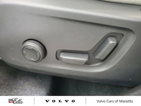 Used 2025 Volvo XC40 B5 Plus image 22