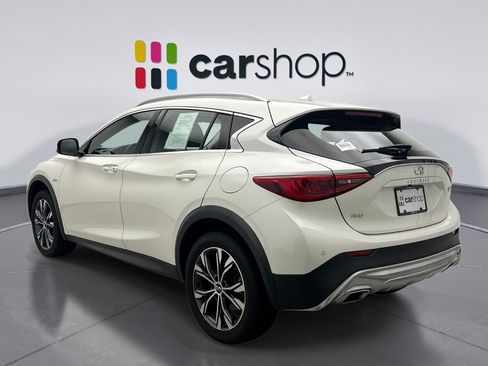 Used 2018 INFINITI QX30 Premium w/ Navigation Package AWD/4WD image 3