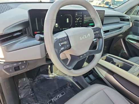 Used 2024 Kia EV9 Wind image 11
