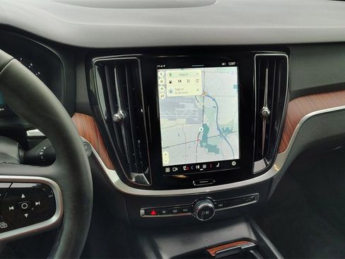 Certified 2025 Volvo V60 B5 Cross Country Plus image 18