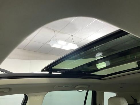 Used 2022 Cadillac XT6 Premium Luxury w/ Technology Package image 17