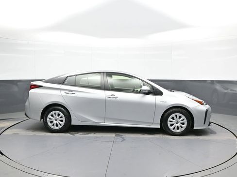 Certified 2022 Toyota Prius LE image 5