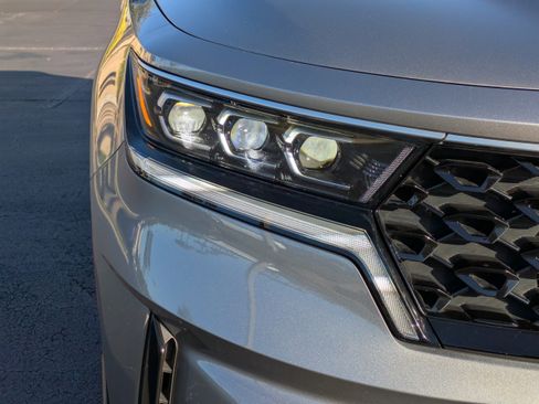 Used 2023 Kia Sorento SX Prestige w/ Panoramic Sunroof Package image 9