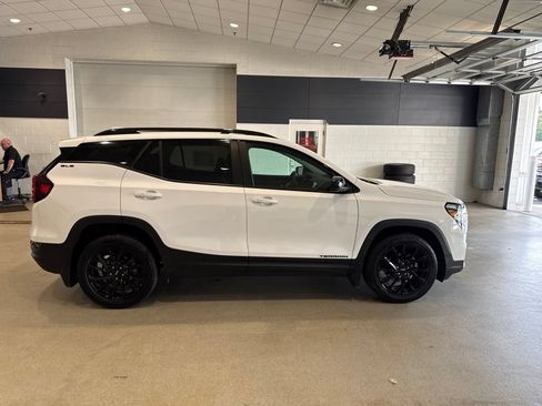 Used 2023 GMC Terrain SLE w/ Driver Convenience Package AWD/4WD image 8