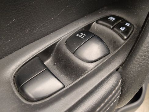 Used 2019 Nissan Rogue S image 27