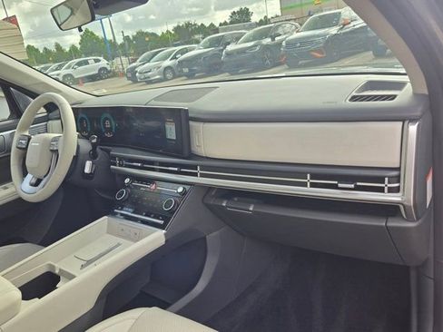 Used 2025 Hyundai Santa Fe SEL FWD image 30