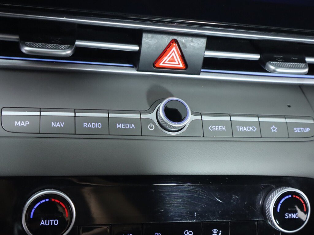 Used 2025 Hyundai Elantra SEL FWD image 22