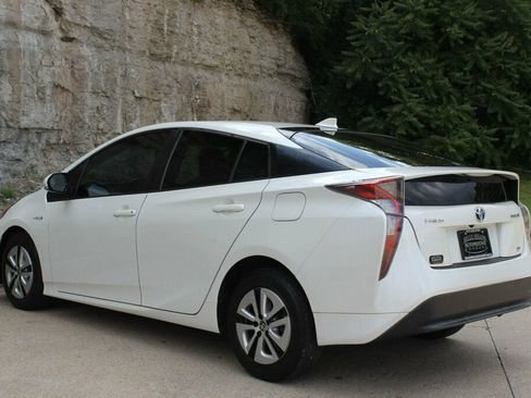 Used 2016 Toyota Prius Two FWD image 8