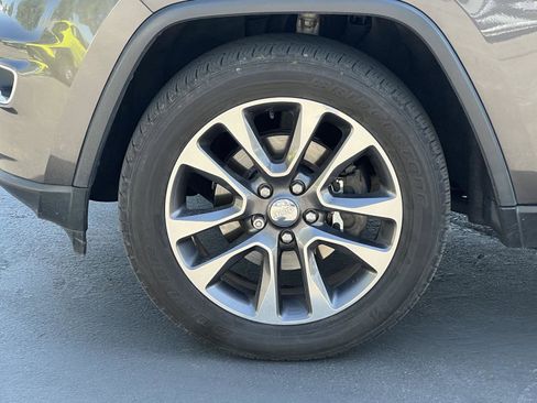 Used 2018 Jeep Grand Cherokee Limited w/ Luxury Group II AWD/4WD image 12