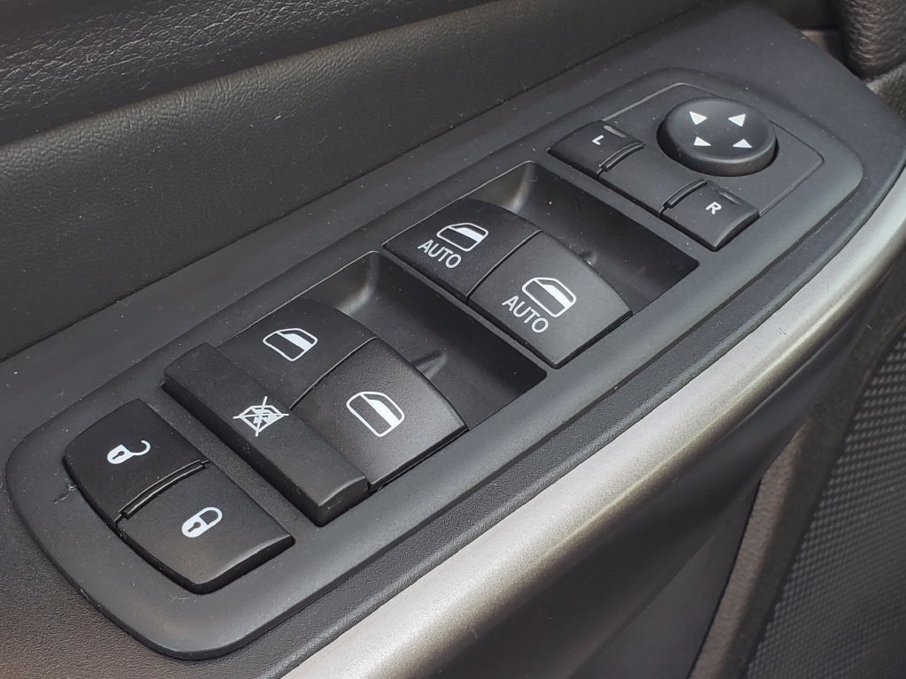 Used 2020 Jeep Cherokee Limited AWD/4WD image 8