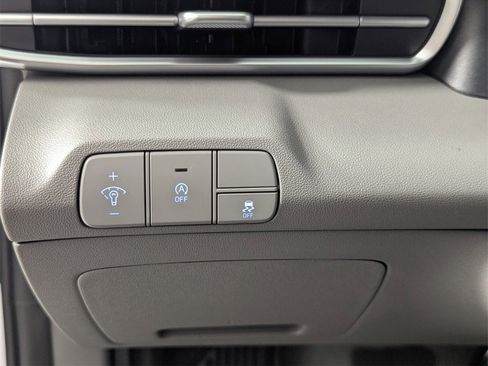 New 2025 Hyundai Elantra SE image 13