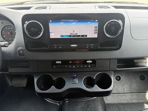 Used 2020 Mercedes-Benz Sprinter 2500 image 29
