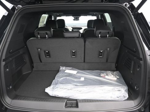 New 2026 Chevrolet Traverse LT w/ Sun and Wheel Package FWD image 31