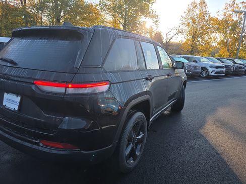 New 2025 Jeep Grand Cherokee Altitude image 22