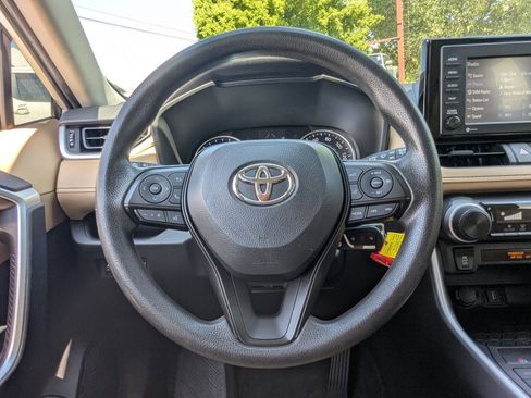 Used 2022 Toyota RAV4 LE image 16