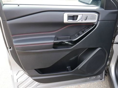 Used 2023 Ford Explorer ST-Line AWD/4WD image 18
