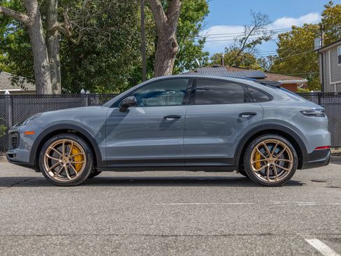 Used 2023 Porsche Cayenne Turbo GT AWD/4WD image 20