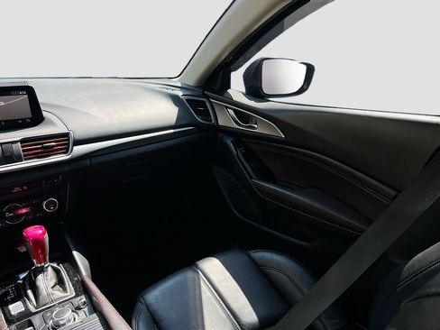 Used 2018 MAZDA MAZDA3 Touring FWD image 23