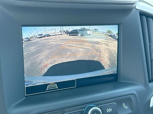 Used 2023 GMC Terrain SLE w/ Driver Convenience Package FWD image 17