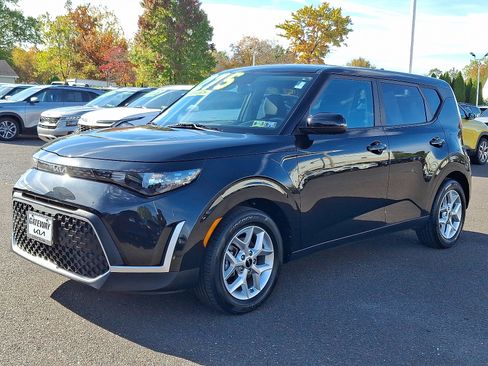 Certified 2023 Kia Soul S image 3