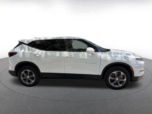 Used 2025 Chevrolet Blazer LT FWD image 8
