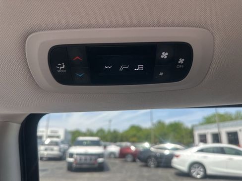 Used 2022 Chrysler Voyager LX FWD image 16