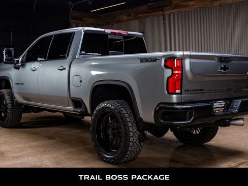 Used 2025 Chevrolet Silverado 2500 LTZ w/ LTZ Plus Package image 7