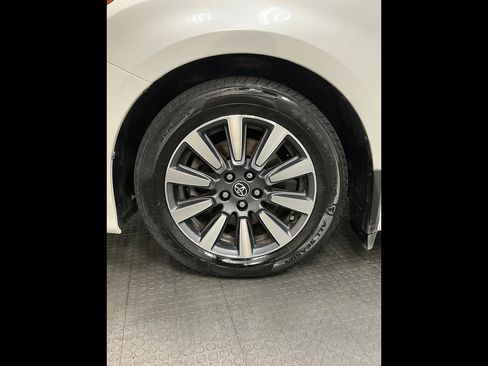 Used 2018 Toyota Sienna Limited Premium w/ Protection Package FWD image 44