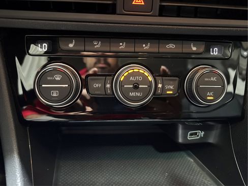 Used 2019 Volkswagen Jetta SE FWD image 25