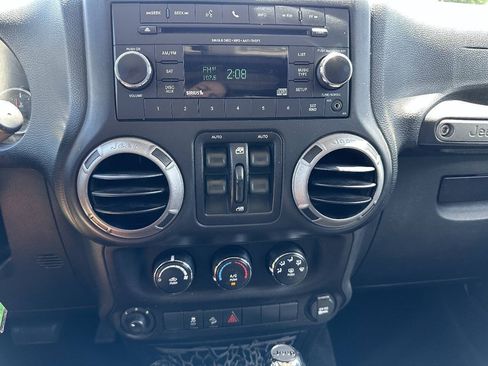 Used 2016 Jeep Wrangler Unlimited Sport AWD/4WD image 16