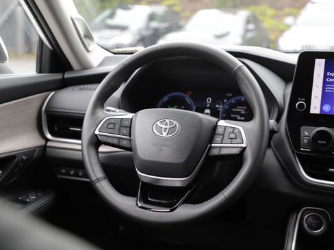 Used 2024 Toyota Grand Highlander AWD Hybrid image 18