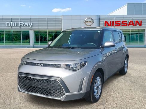 Used 2025 Kia Soul LX FWD image 2