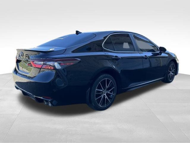 Used 2024 Toyota Camry SE FWD image 5