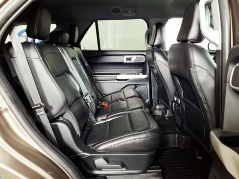 Used 2021 Ford Explorer XLT w/ Equipment Group 202A AWD/4WD image 11