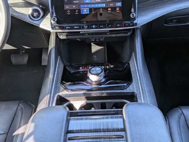 Used 2024 Jeep Wagoneer L Series II w/ Flexible Seating Group RWD image 19