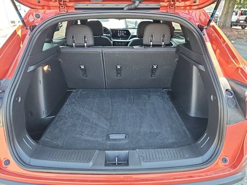 Used 2024 Chevrolet Trax RS w/ Sunroof Package FWD image 28
