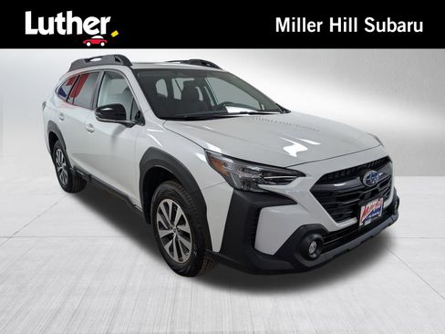 Used 2025 Subaru Outback Premium image 1