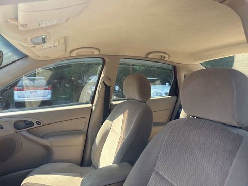 Used 2001 Ford Focus SE FWD image 18